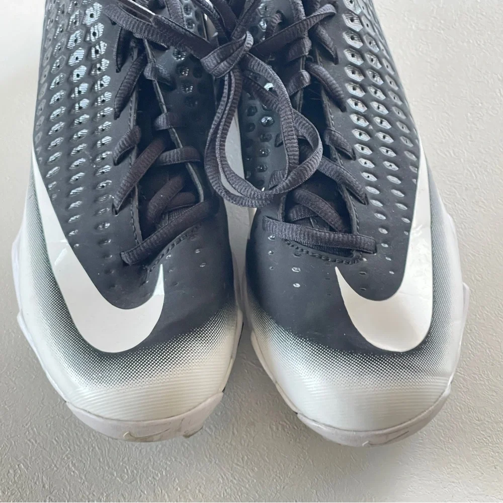 Nike Vapor Fastflex Gray and White Cleats in size 6Y